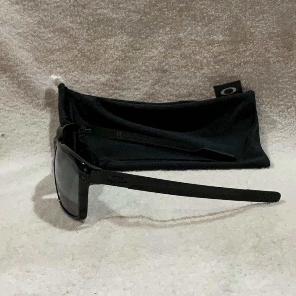 NEW OAKLEY Black Sunglasses - Picture 4 of 4